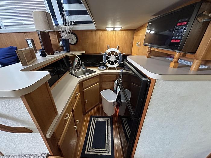 Used 1990 Silverton  40 Motor Yacht
