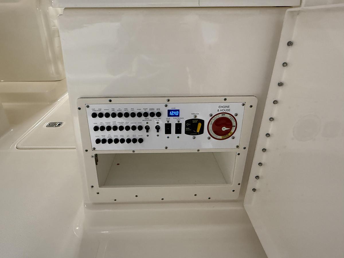 Used 2014 Pursuit 265 DC