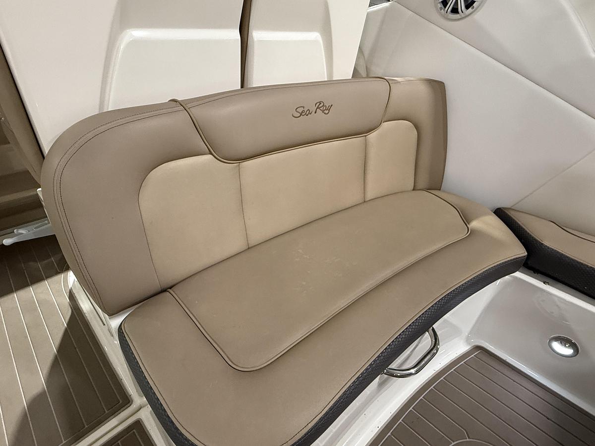 Used 2017 Sea Ray 330 Sundancer