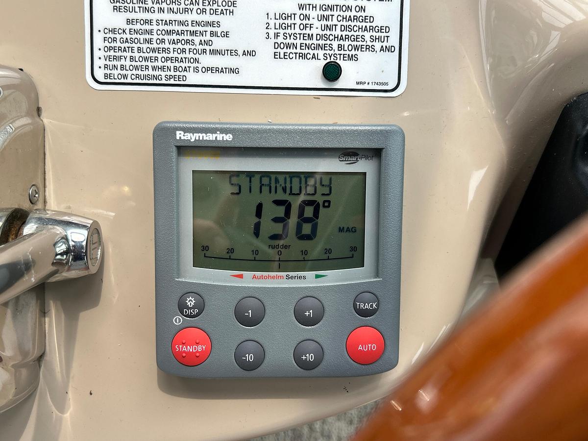 Used 2005 Sea Ray 320 Sundancer