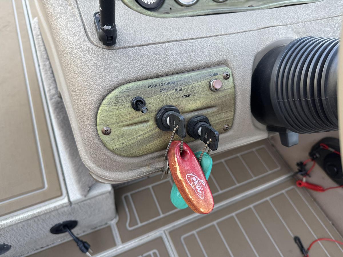 Used 2003 Crestliner 202 Tourament Side Console