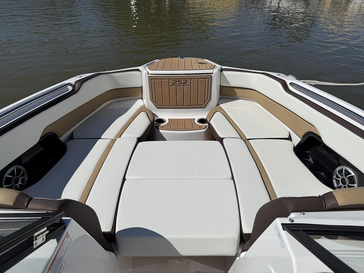 Used 2023 Yamaha 252 SD