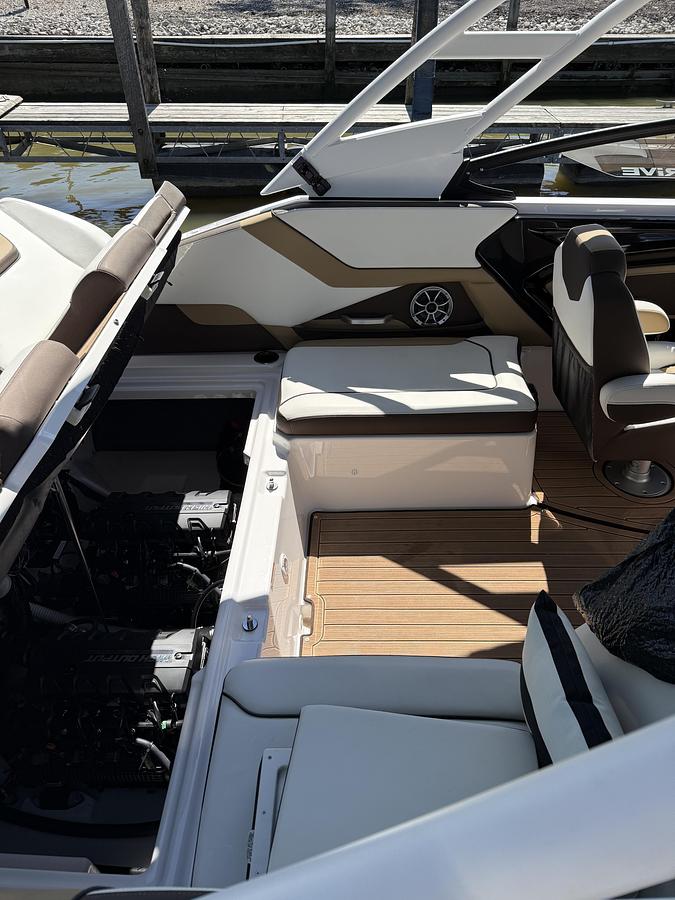 Used 2023 Yamaha 252 SD