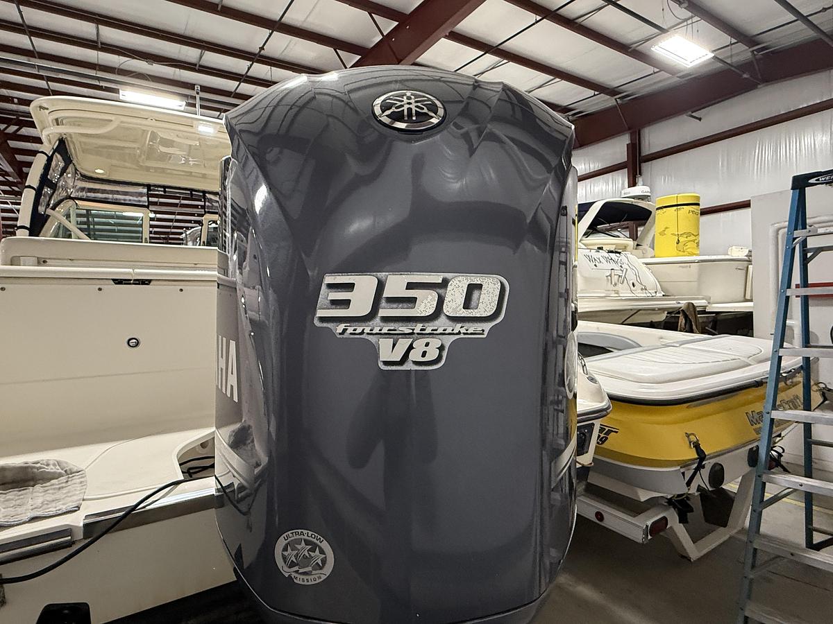 Used 2014 Pursuit 265 DC