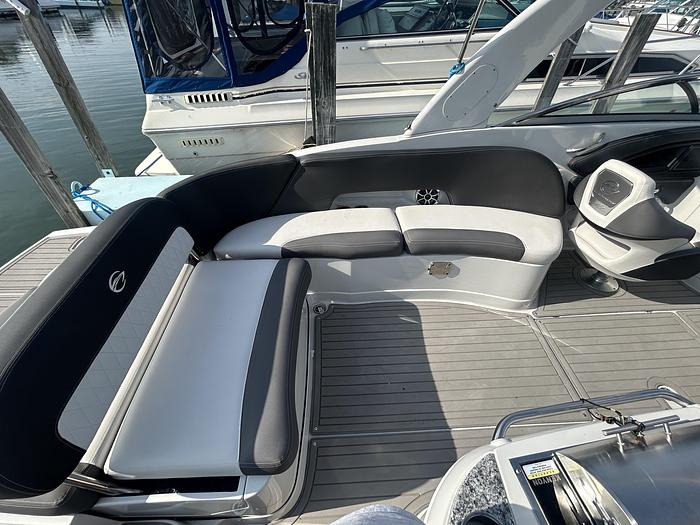 Used 2022 Crownline E285