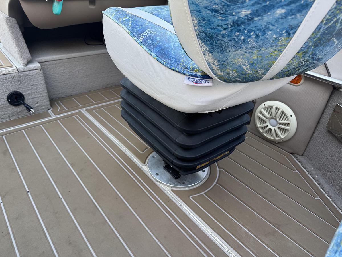 Used 2003 Crestliner 202 Tourament Side Console