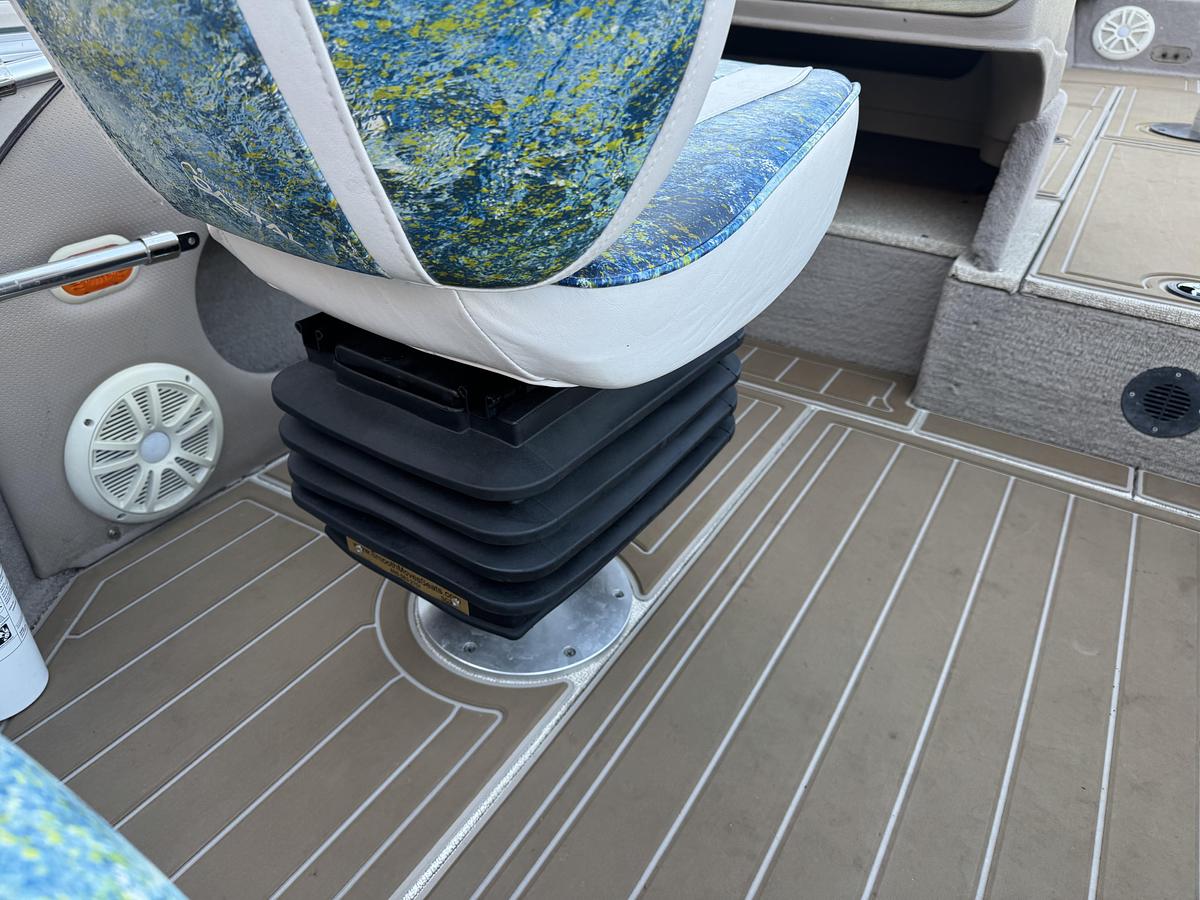 Used 2003 Crestliner 202 Tourament Side Console