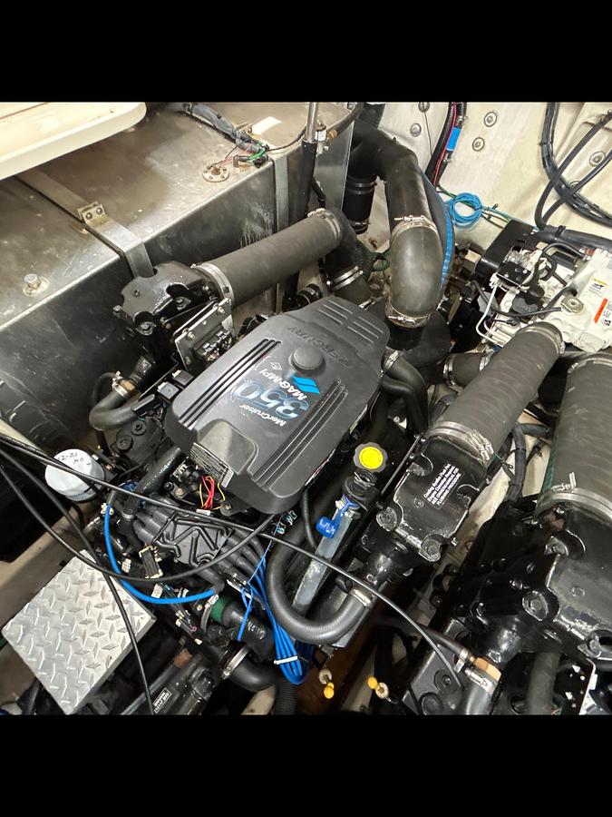 Used 2005 Sea Ray 320 Sundancer