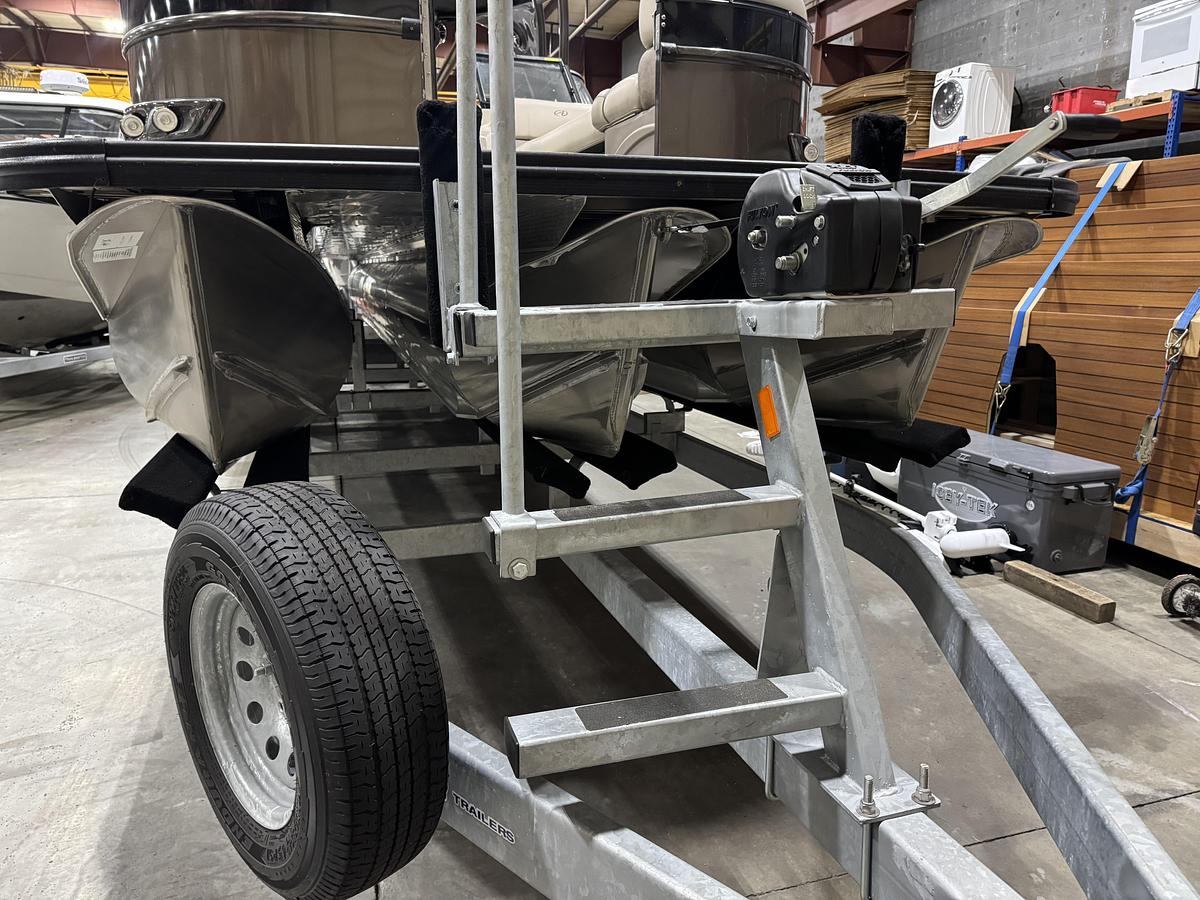 Used 2022 Avalon 2785 Catalina Platinum Cruiser