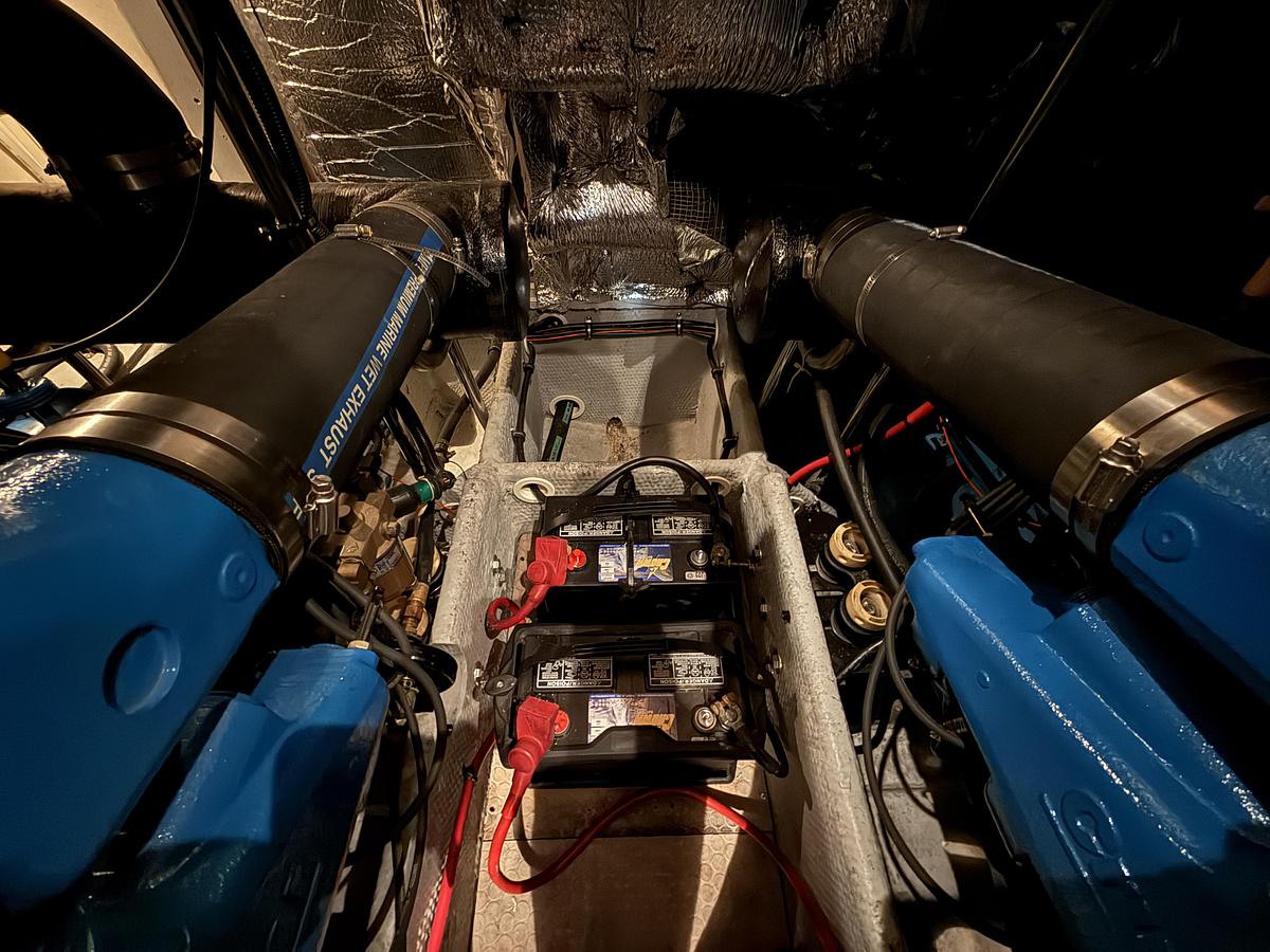 Used 1998  Silverton 352 Motor Yacht