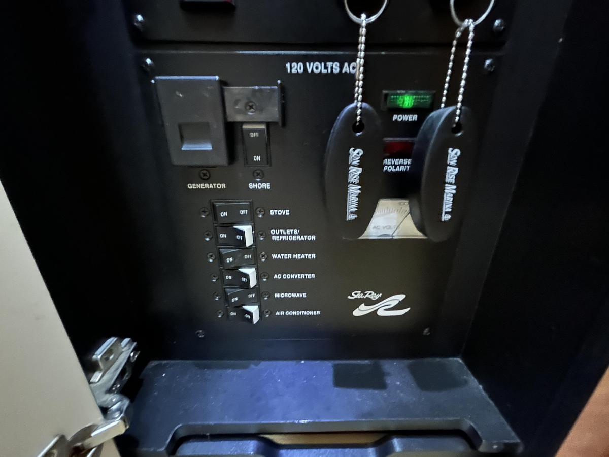 Used 2005 Sea Ray 320 Sundancer