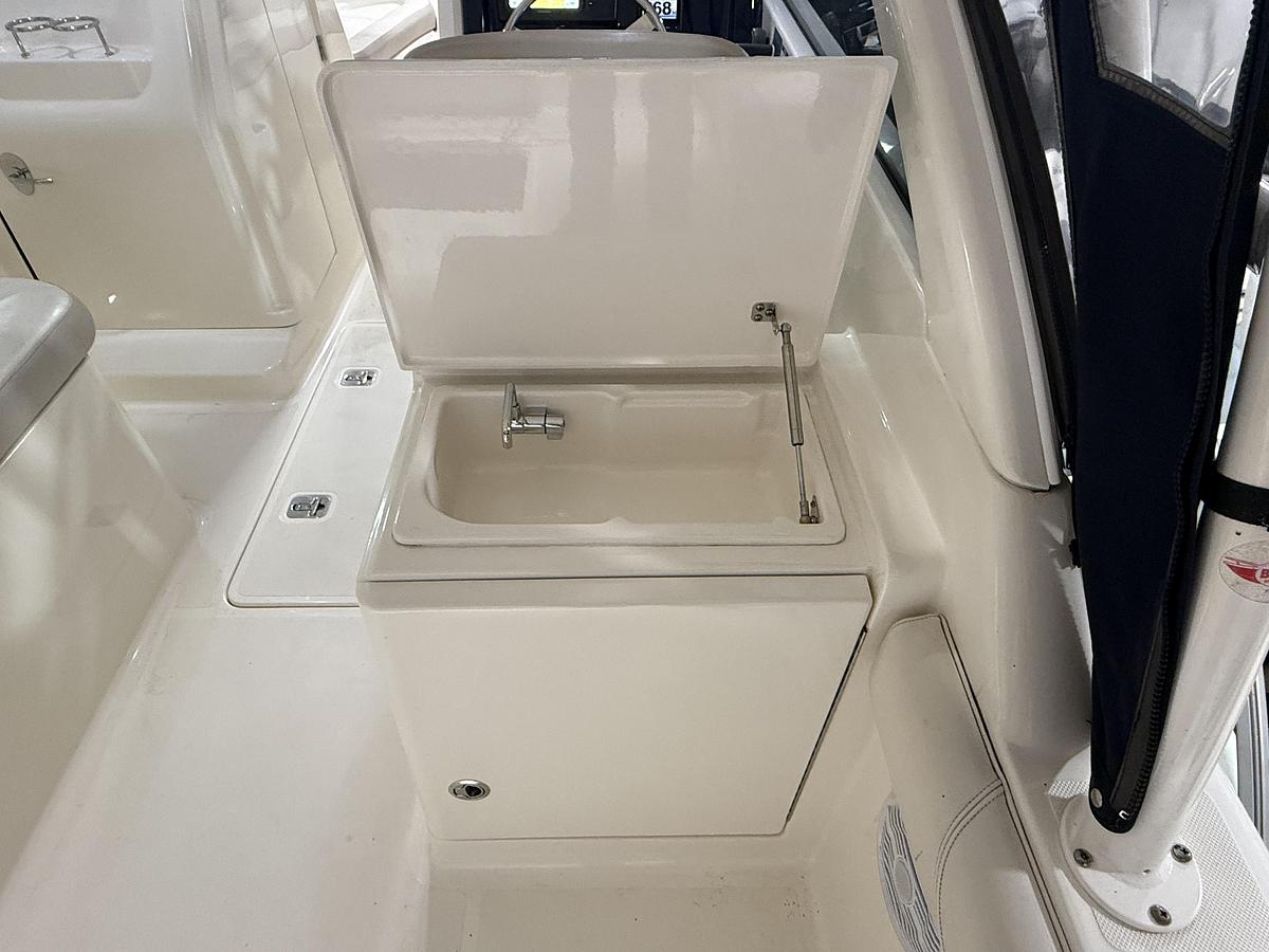 Used 2014 Pursuit 265 DC