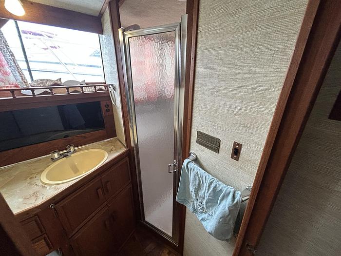 Used 1986 Marinette 39' Double Cabin