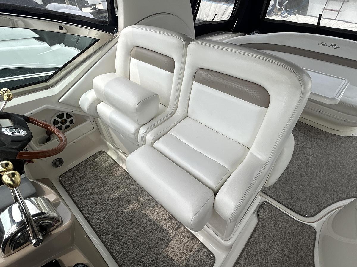 Used 2005 Sea Ray 320 Sundancer