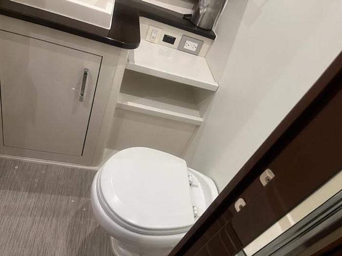 Used 2018 Carver C37