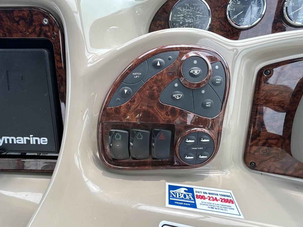 Used 2005 Sea Ray 320 Sundancer