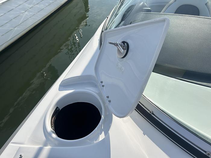 Used 2022 Crownline E285