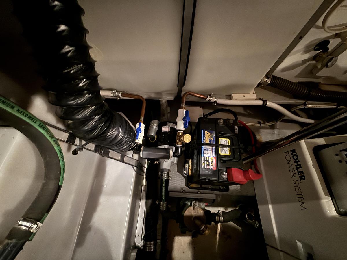 Used 1998  Silverton 352 Motor Yacht