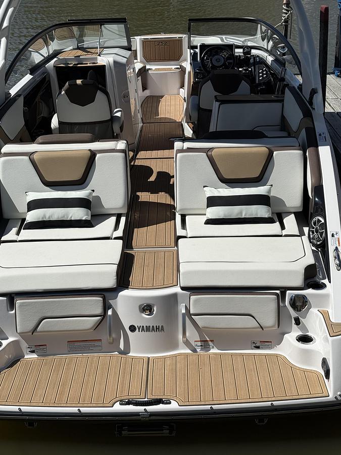 Used 2023 Yamaha 252 SD