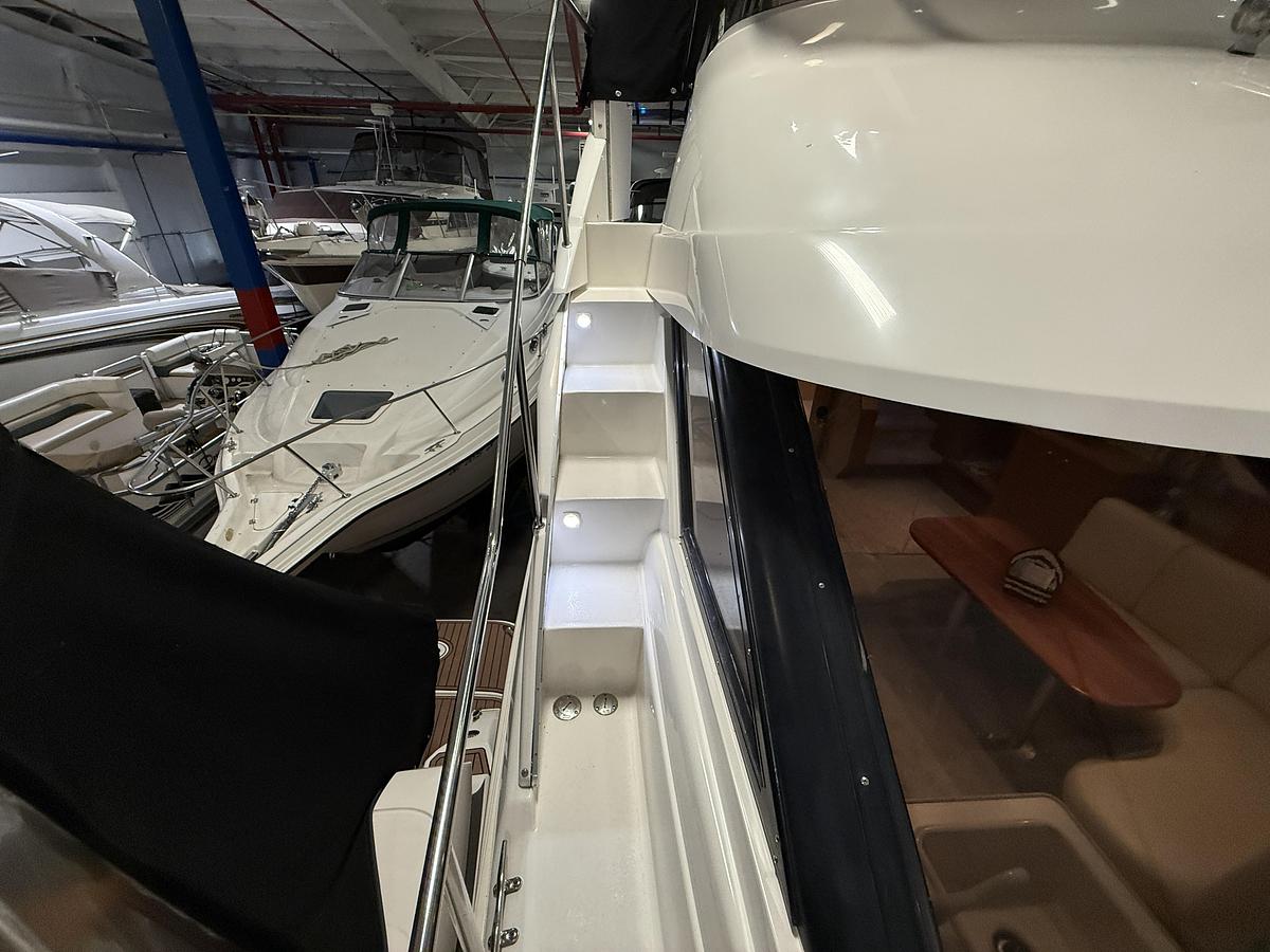 Used 1998  Silverton 352 Motor Yacht