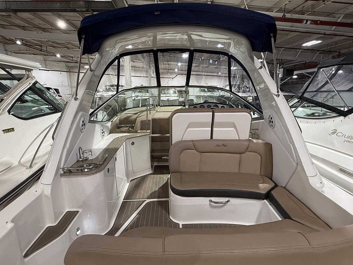 Used 2017 Sea Ray 330 Sundancer
