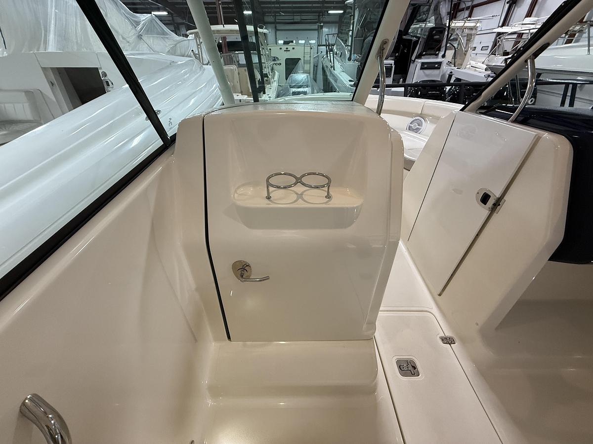 Used 2014 Pursuit 265 DC