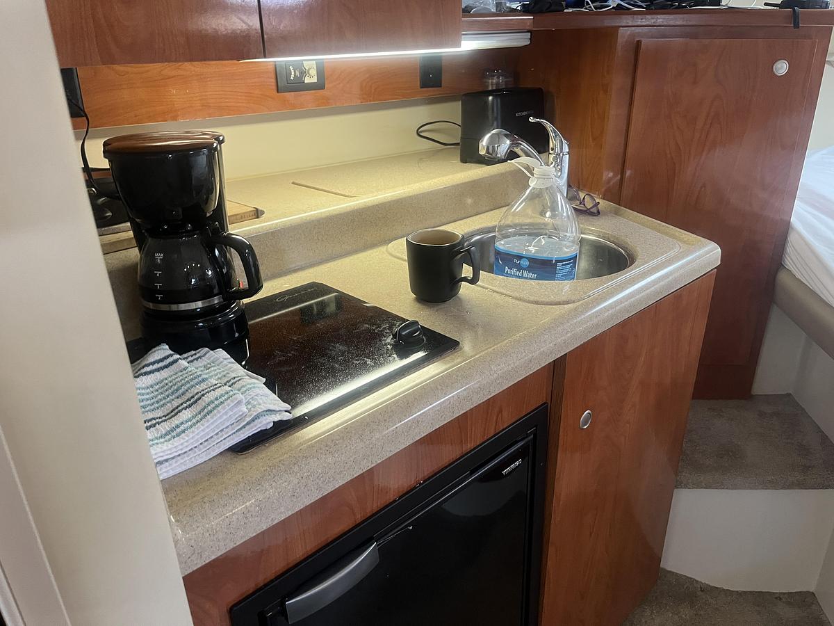 Used 2007 Cruisers Yachts 280 CXI