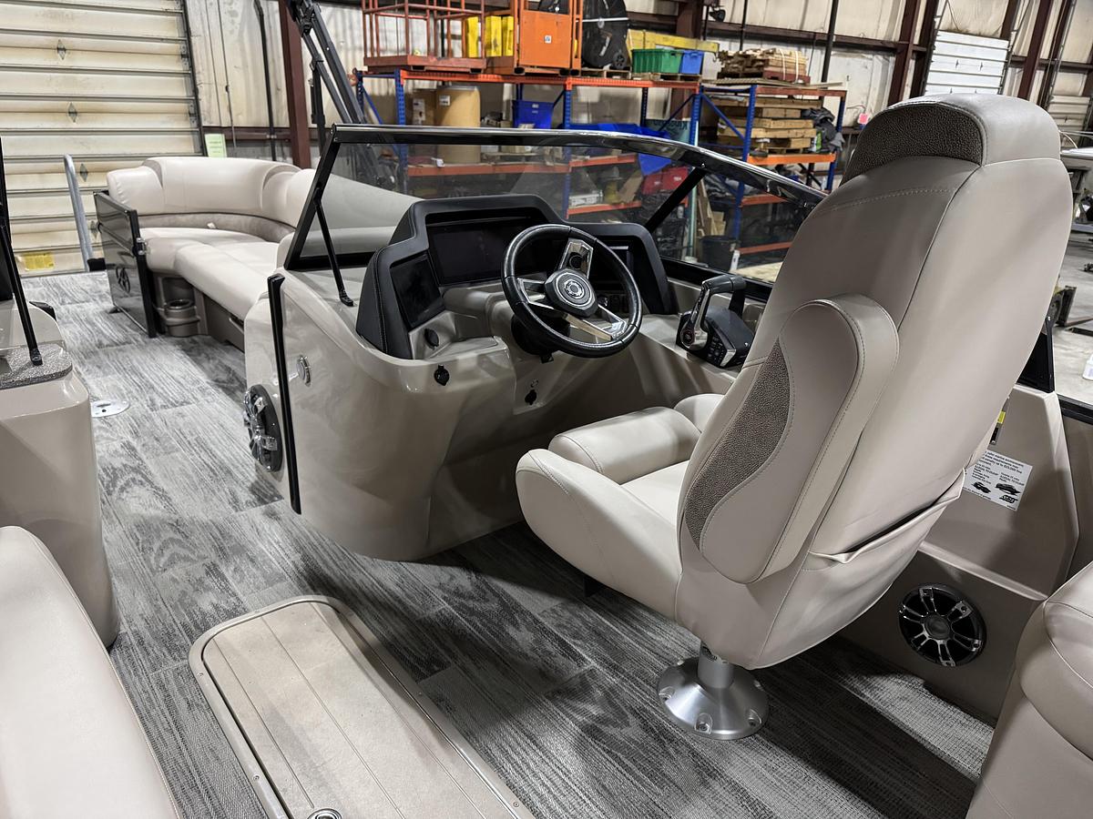 Used 2022 Avalon 2785 Catalina Platinum Cruiser