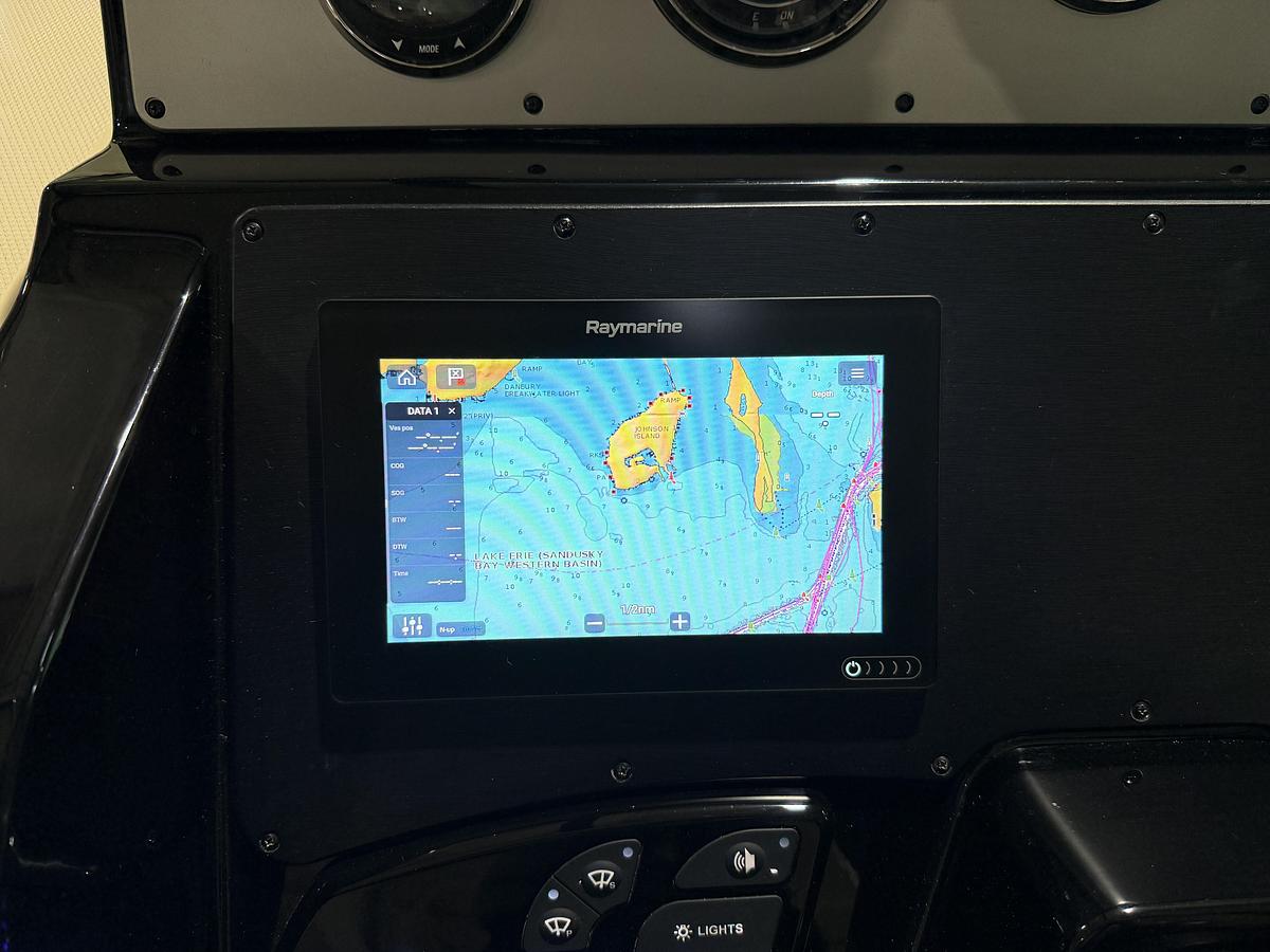 Used 2017 Sea Ray 330 Sundancer