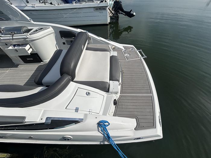 Used 2022 Crownline E285