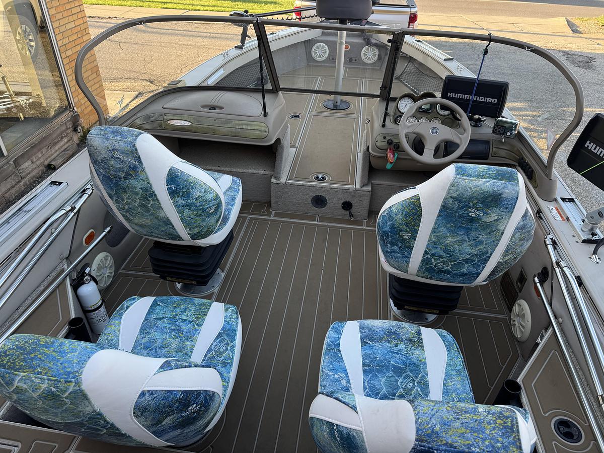 Used 2003 Crestliner 202 Tourament Side Console