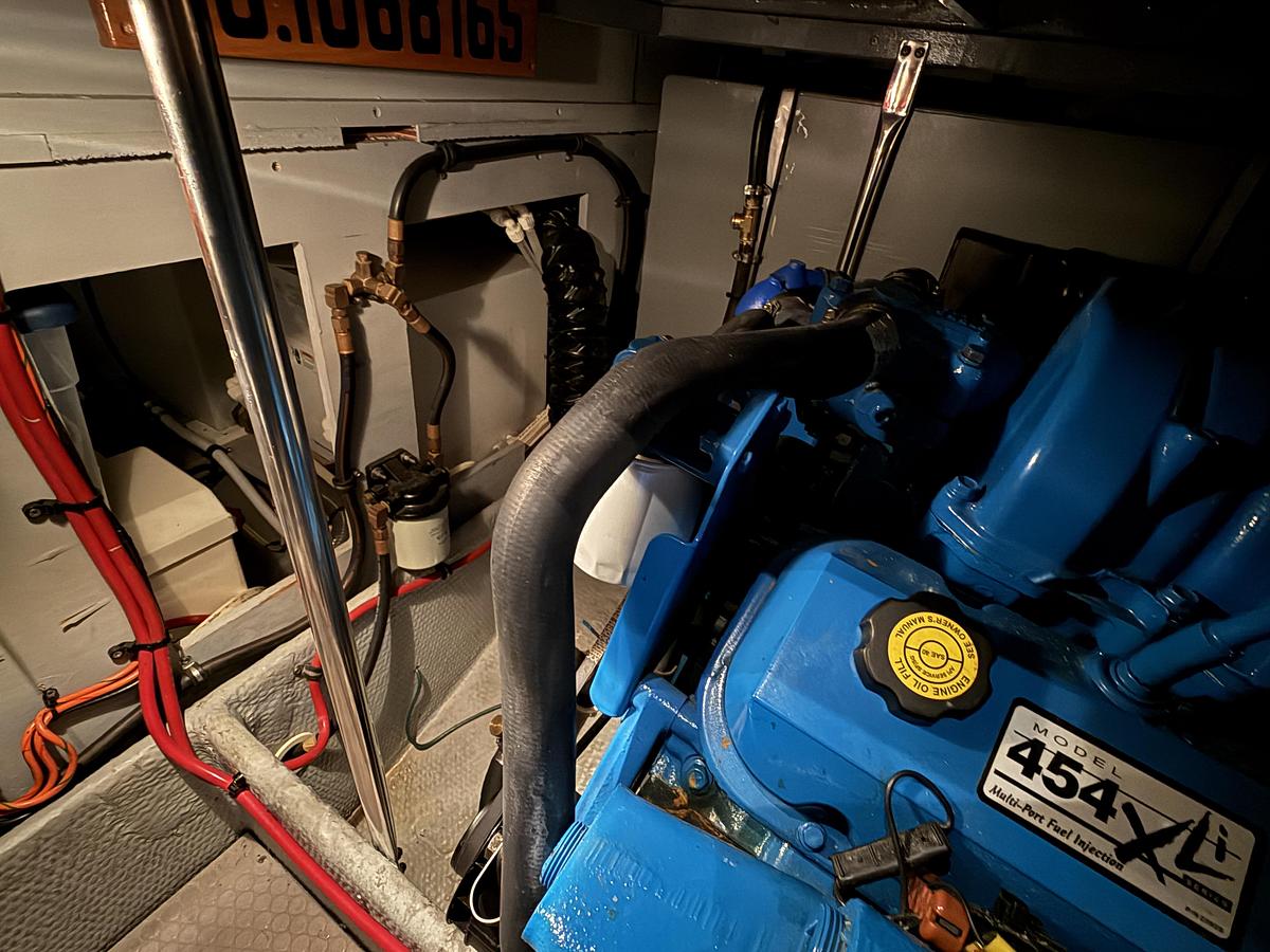 Used 1998  Silverton 352 Motor Yacht