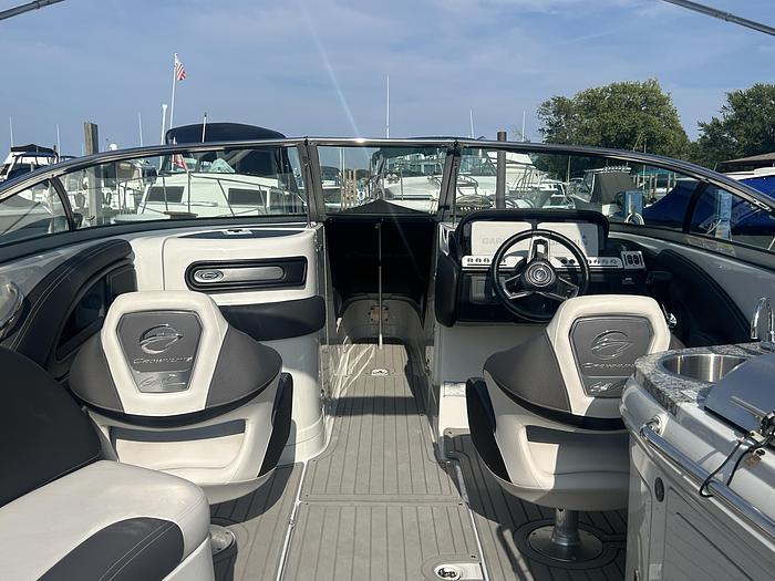 Used 2022 Crownline E285