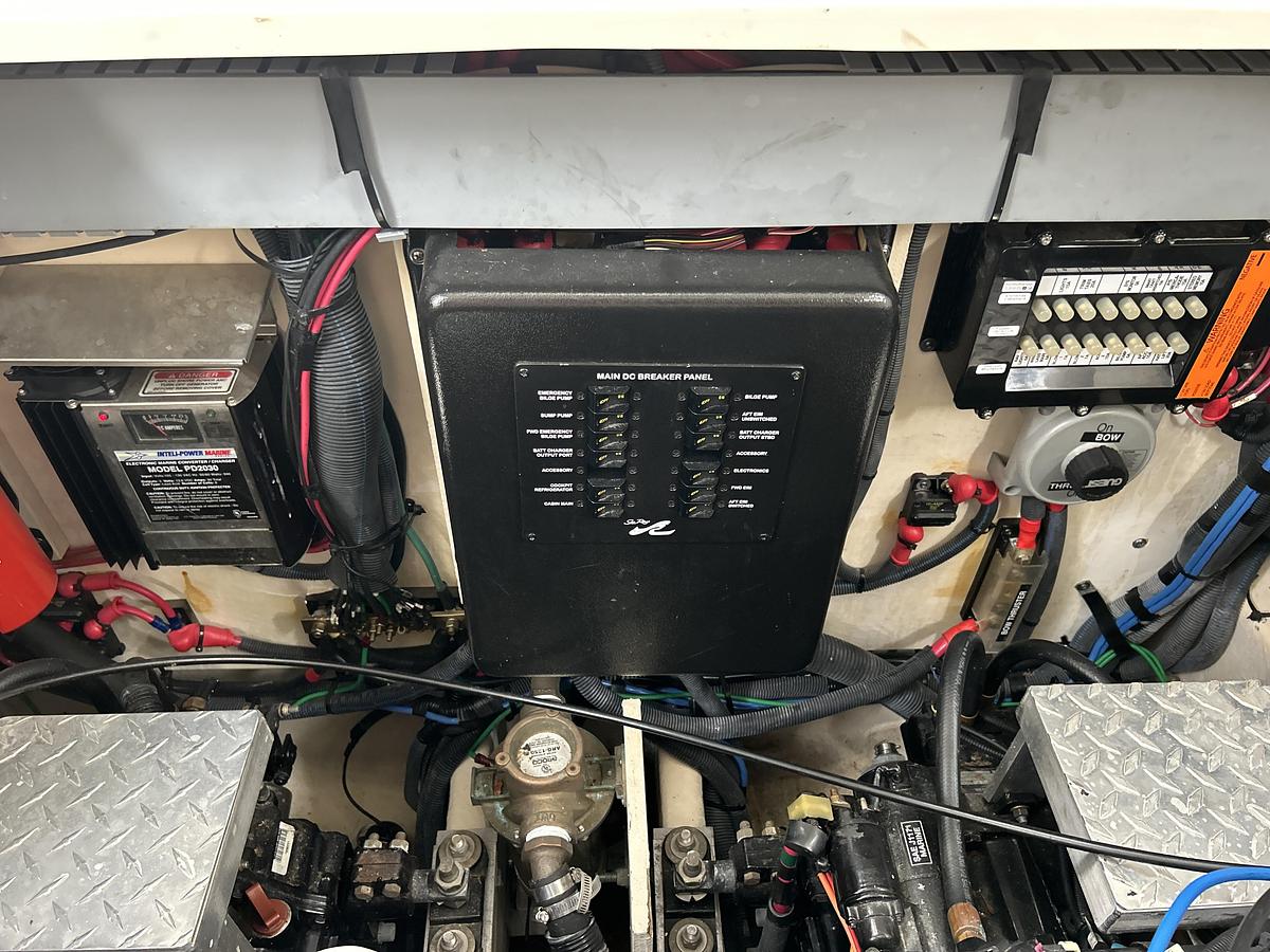 Used 2005 Sea Ray 320 Sundancer