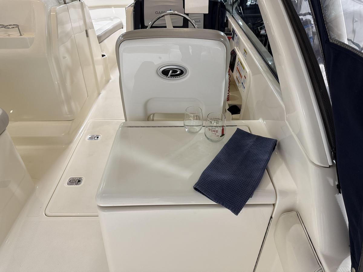 Used 2014 Pursuit 265 DC