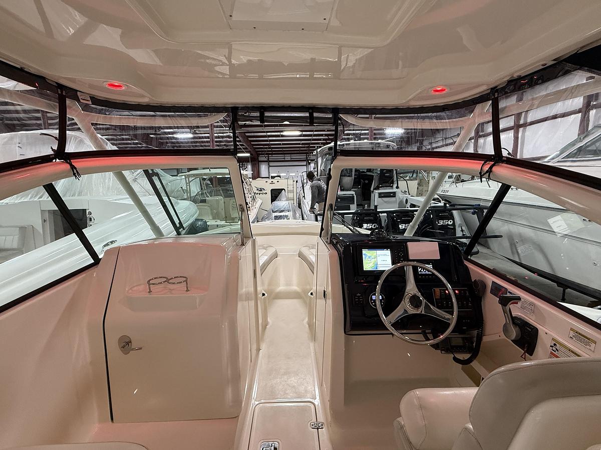 Used 2014 Pursuit 265 DC