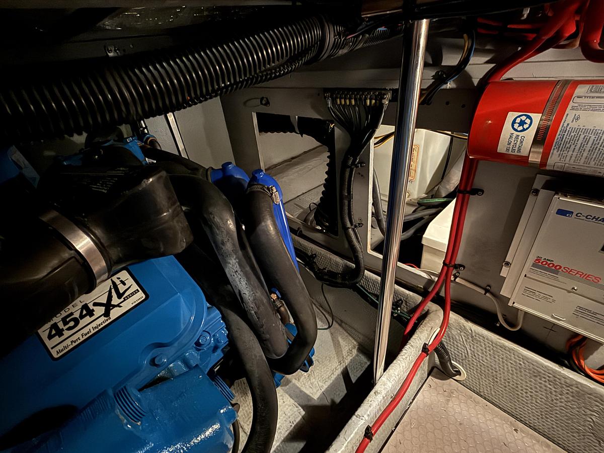 Used 1998  Silverton 352 Motor Yacht