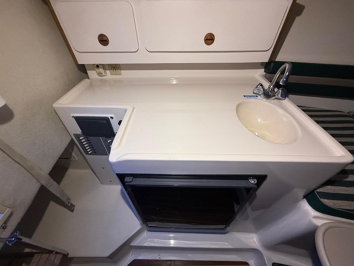 Used 1998 Pursuit 2860 Denali