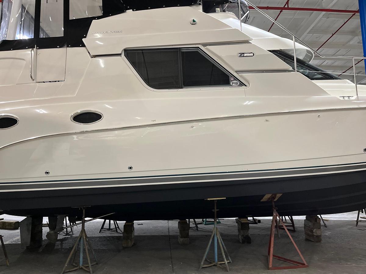 Used 1998  Silverton 352 Motor Yacht