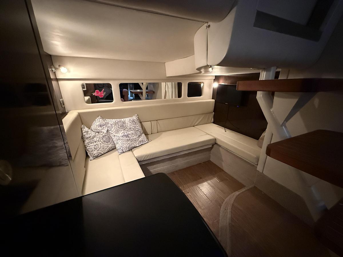 Used 2017 Sea Ray 330 Sundancer