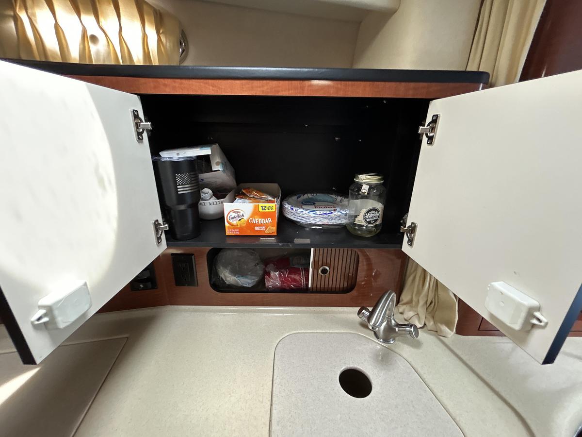 Used 2005 Sea Ray 320 Sundancer