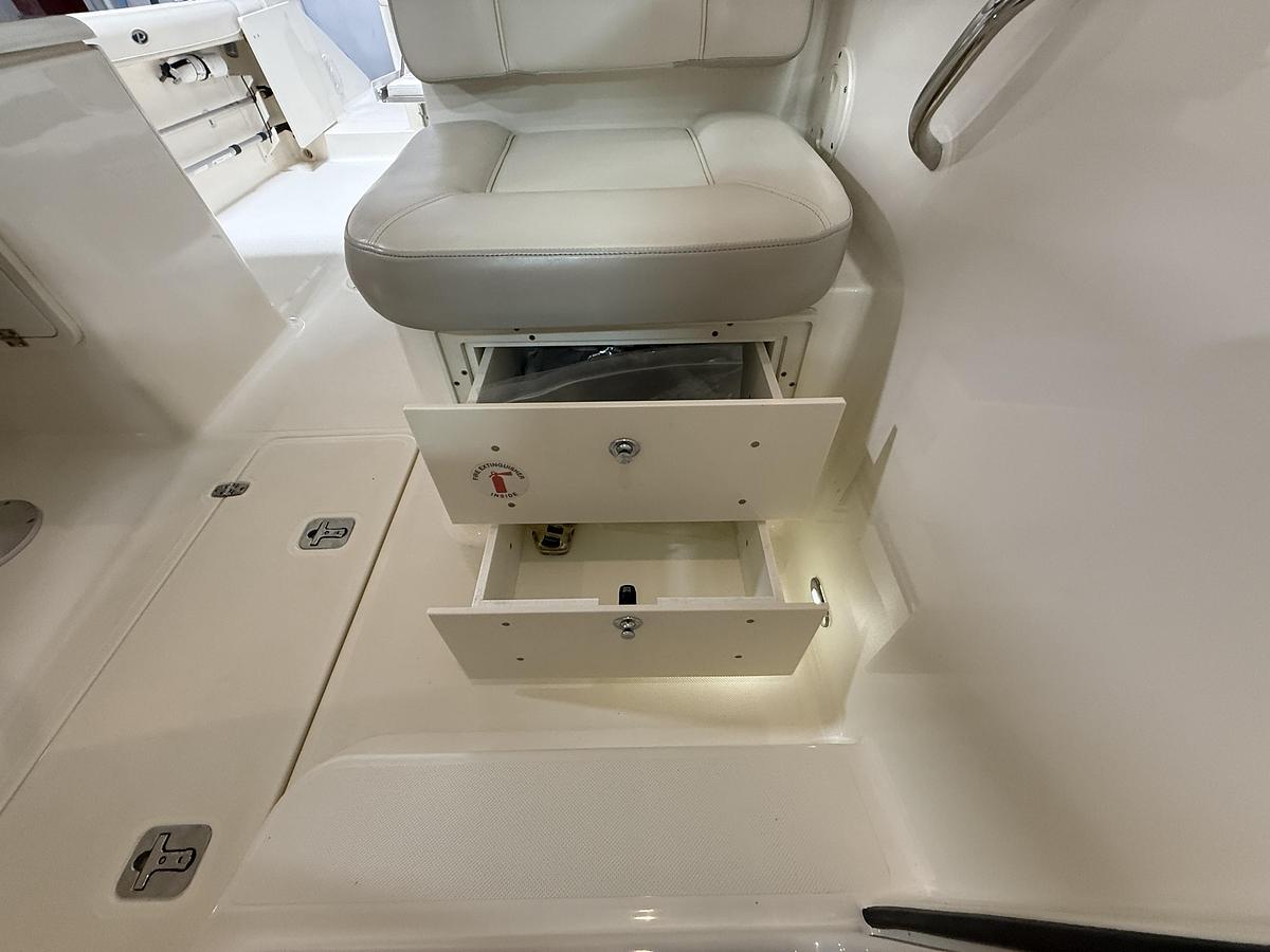 Used 2014 Pursuit 265 DC