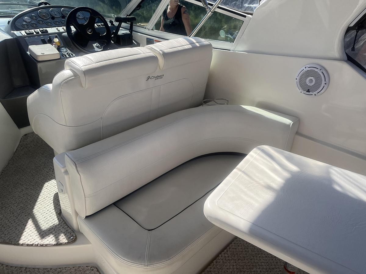 Used 2007 Cruisers Yachts 280 CXI