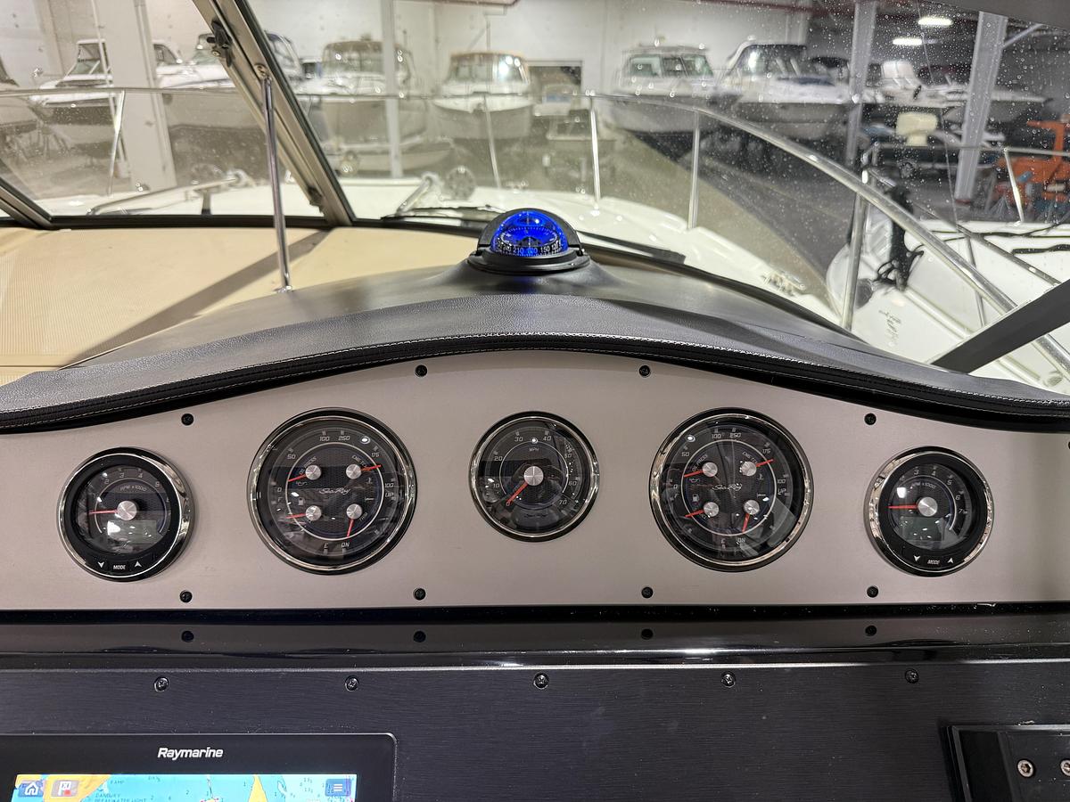 Used 2017 Sea Ray 330 Sundancer