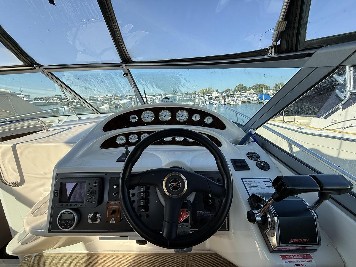 Used 2000 Monterey 322 Cruiser