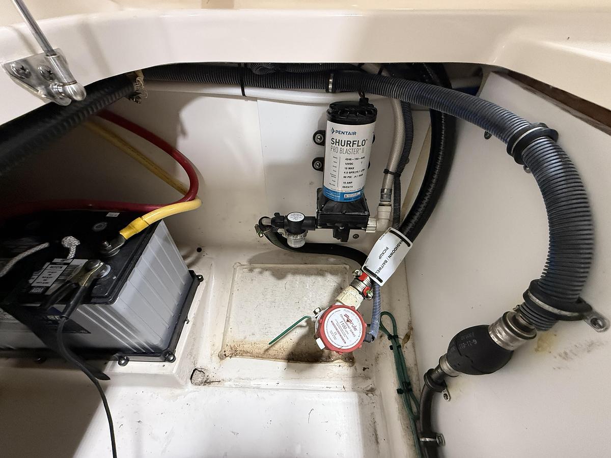 Used 2014 Pursuit 265 DC