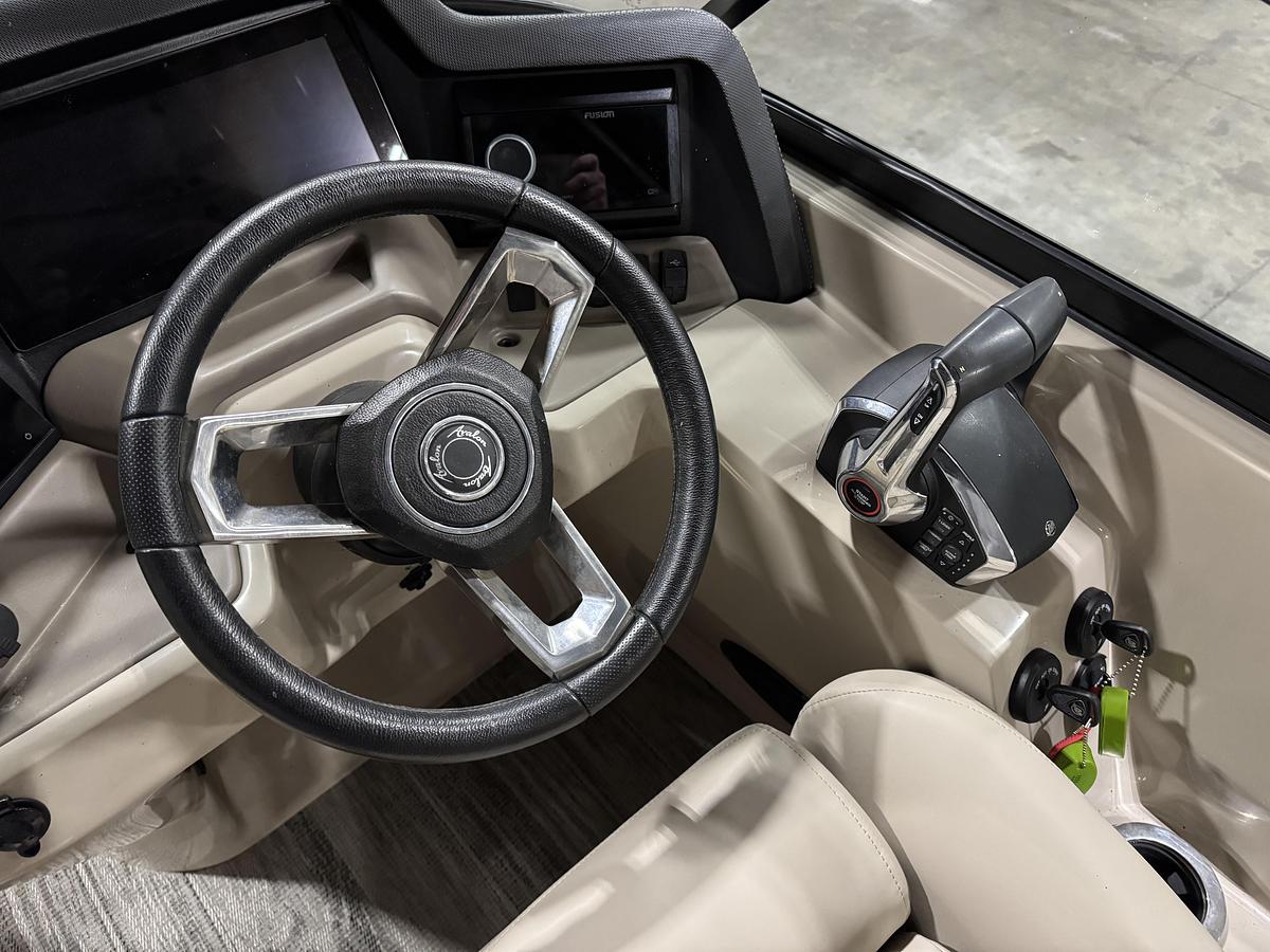 Used 2022 Avalon 2785 Catalina Platinum Cruiser