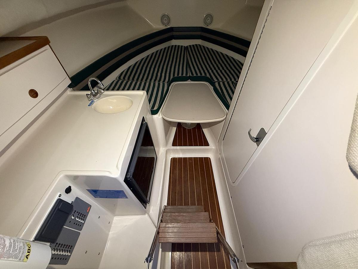 Used 1998 Pursuit 2860 Denali