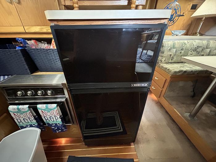 Used 1990 Silverton  40 Motor Yacht
