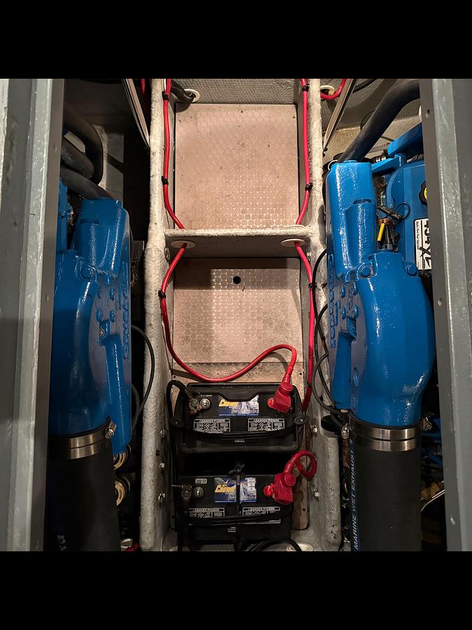 Used 1998  Silverton 352 Motor Yacht